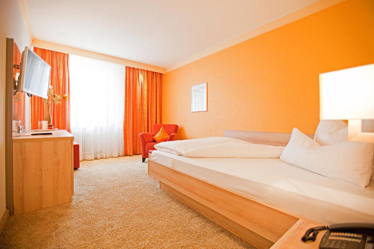 Hotel Krone Ohg ゲルリンゲン エクステリア 写真