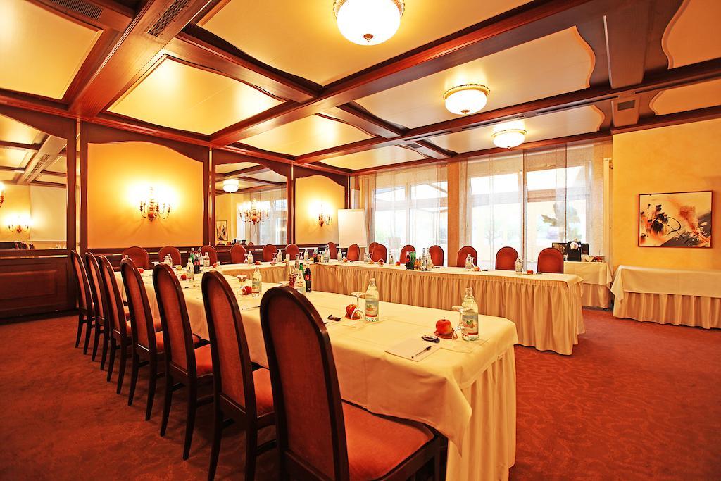 Hotel Krone Ohg ゲルリンゲン エクステリア 写真