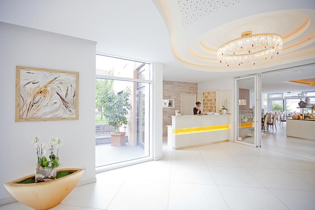 Hotel Krone Ohg ゲルリンゲン エクステリア 写真
