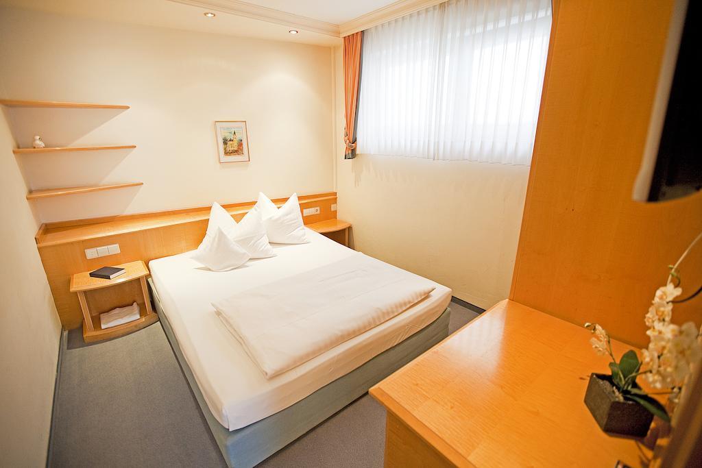 Hotel Krone Ohg ゲルリンゲン 部屋 写真